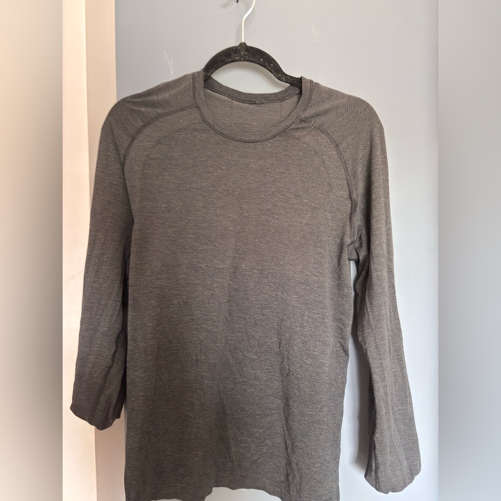 Men’s Lululemon long sleeve